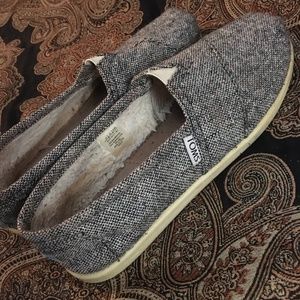 Toms 4.5 youth/6.5 womens
